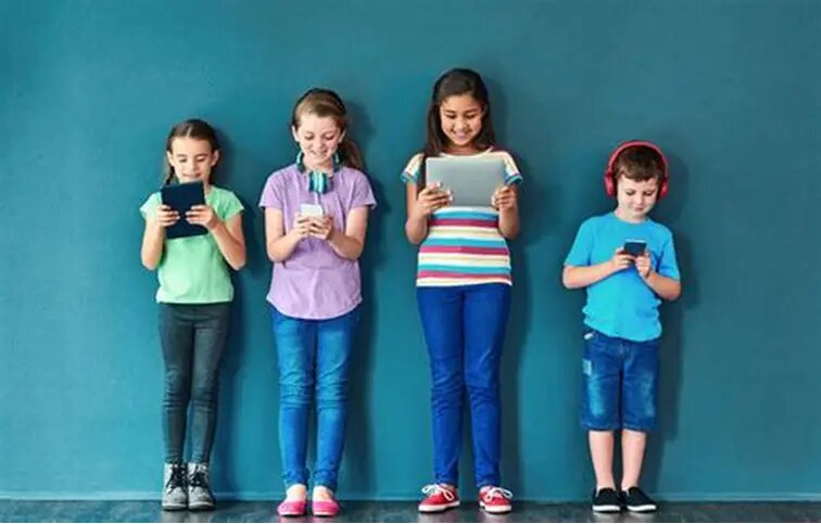 موج جهانی محدودسازی اینترنت برای کودکان/ از ممنوعیت کامل تا اعتراض جهانی علیه متا و یوتیوب