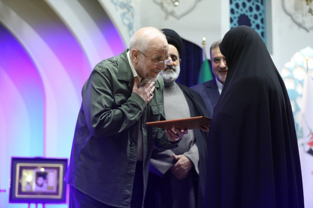 برگزاری اجلاسیه ملی شهدای غریب اسارت با حضور محمد باقر قالیباف