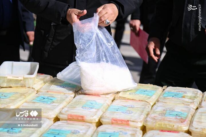 عکس/ کشف یک تن مخدر شیشه در یزد