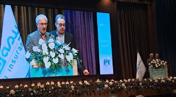 نظمی: خدمت به ایثارگران افتخار است/ بیمه دی مسیر موفقیت را با همت بلند ادامه دهد