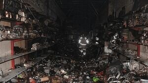 آتش سوزی انبار لوازم خانگی در میدان فردوسی