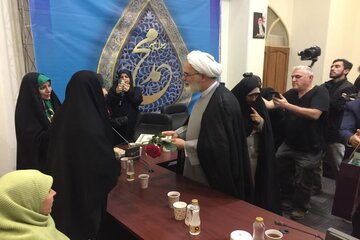 تجلیل از مادران و همسران شهدا در نمایشگاه قرآن