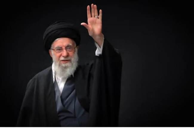 پیکر رهبر شهید انقلاب در مشهد به خاک سپرده می‌شود