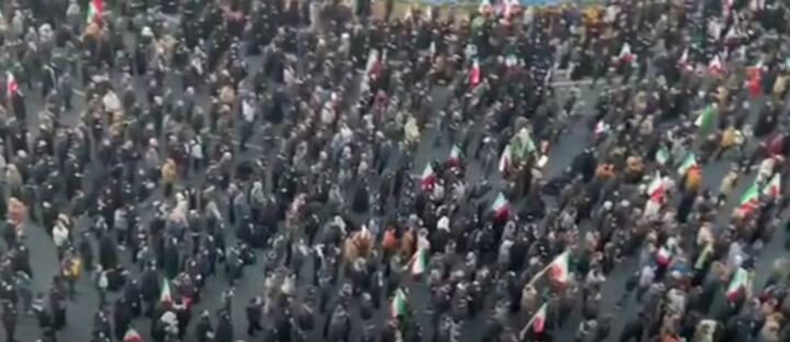 تجمع مردم بوشهر در میدان امام خمینی(ره) در پی شهادت رهبر انقلاب اسلامی