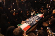 فیلم/ تشییع و تدفین شهدای حمله نظامی آمریکا و اسرائیل با حضور رئیس بنیاد شهید