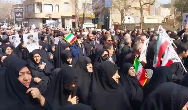 تشییع دومین کاروان شهدای کاشان و بیعت مردم با خلف صالح امام شهید