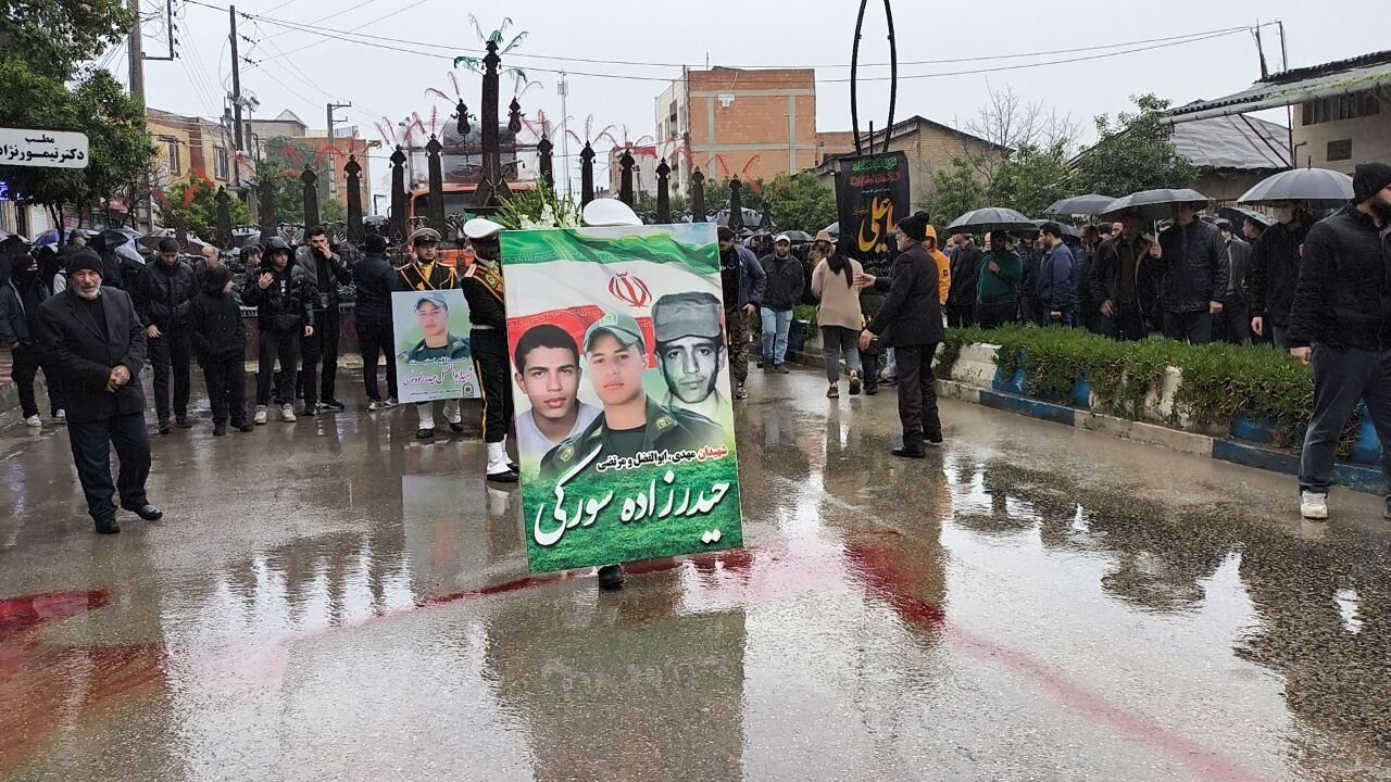 حضور مدیرکل بنیاد شهید و امور ایثارگران مازندران در مراسم تشییع دو پیکر مطهر شهید در میاندورود