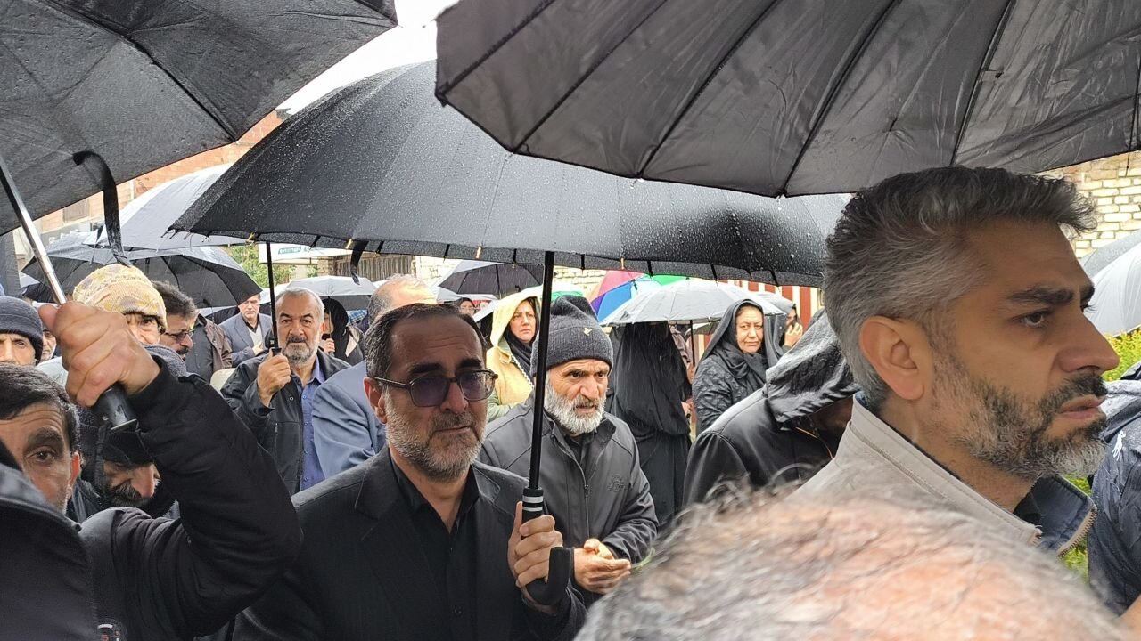حضور مدیرکل بنیاد شهید و امور ایثارگران مازندران در مراسم تشییع دو پیکر مطهر شهید در میاندورود
