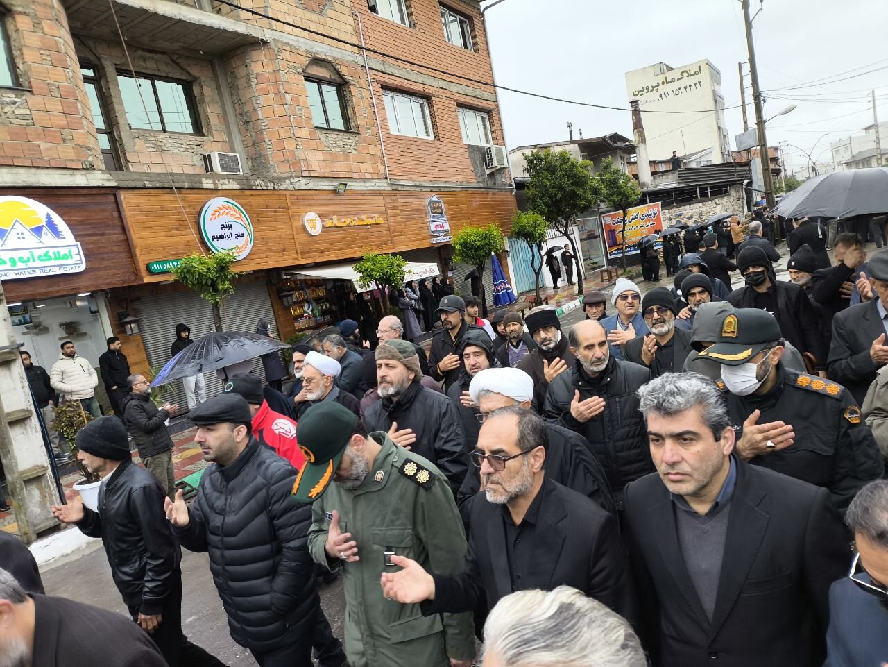 حضور مدیرکل بنیاد شهید و امور ایثارگران مازندران در مراسم تشییع دو پیکر مطهر شهید در میاندورود