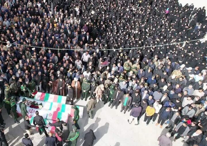 تشییع پیکر پنج عضو شهید یک خانواده در لرستان