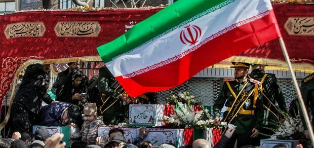 تشییع پیکر مطهر ۱۱ شهید جنگ رمضان در تبریز