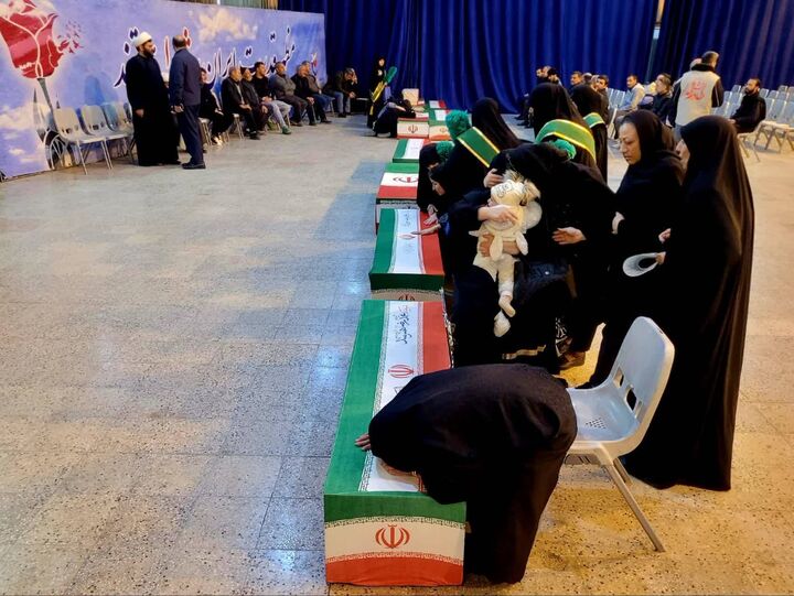 حضور مدیرکل بنیاد شهید تهران بزرگ در مراسم تشییع پیکر شهدای جنگ