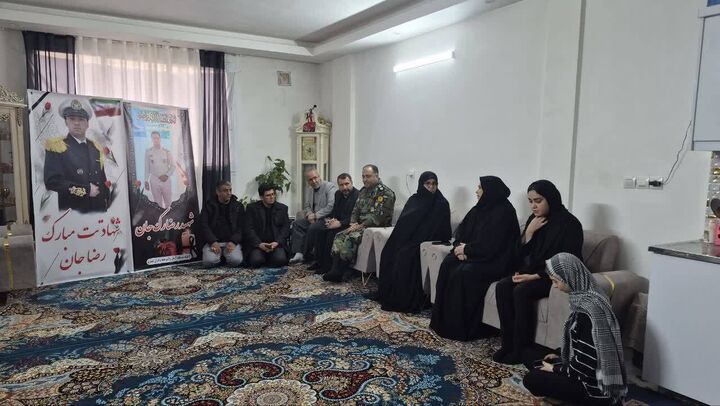 دیدار مدیرکل بنیاد شهید خراسان رضوی با خانواده شهید ناو دنا