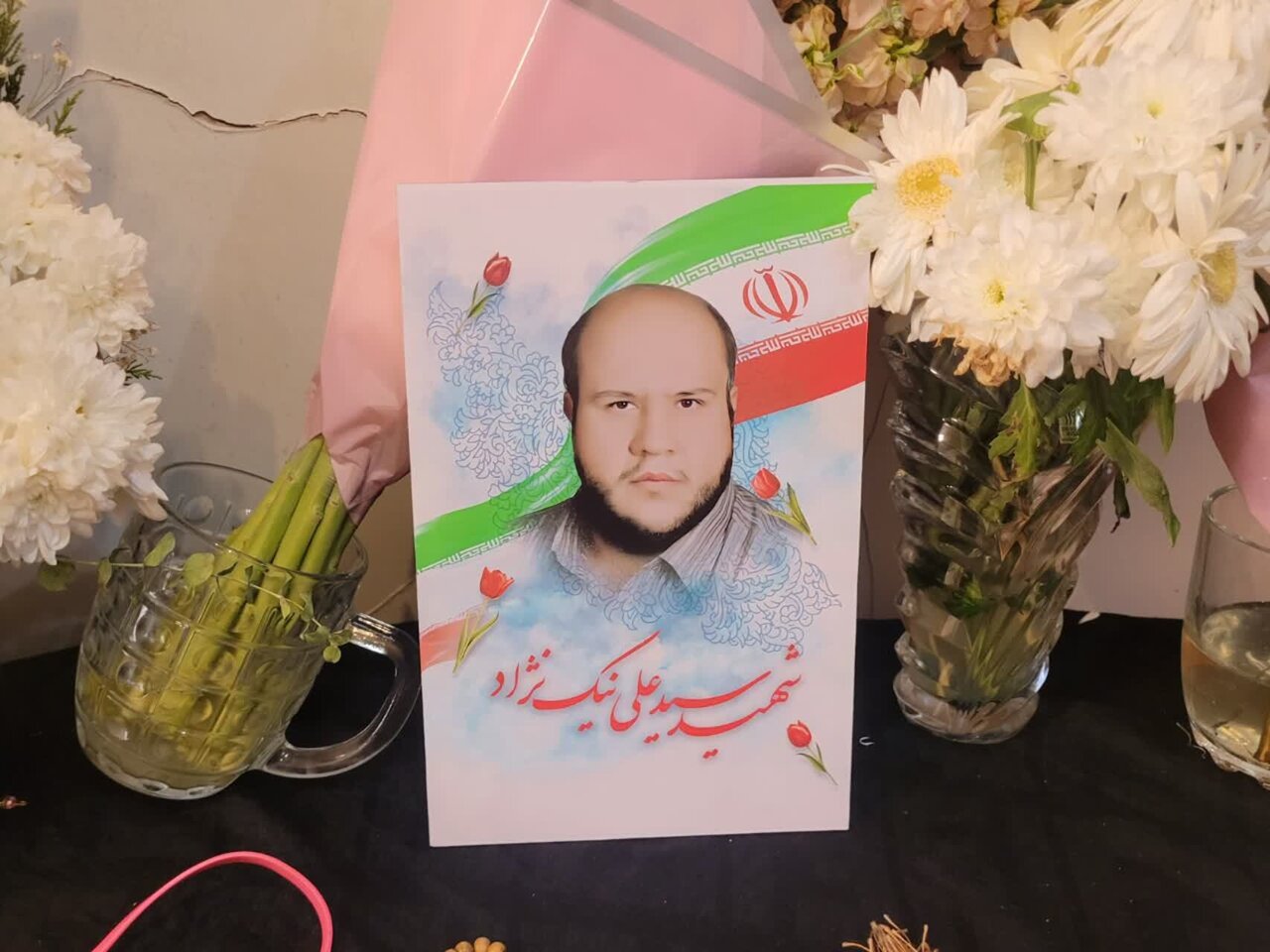 دیدار مدیرکل بنیاد شهید و امور ایثارگران تهران بزرگ با خانواده شهیدان خادمزاده و نیکنژاد