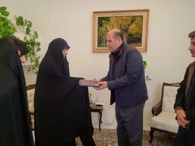 دیدار مدیرکل بنیاد شهید و امور ایثارگران تهران بزرگ با خانواده شهیدان خادمزاده و نیکنژاد