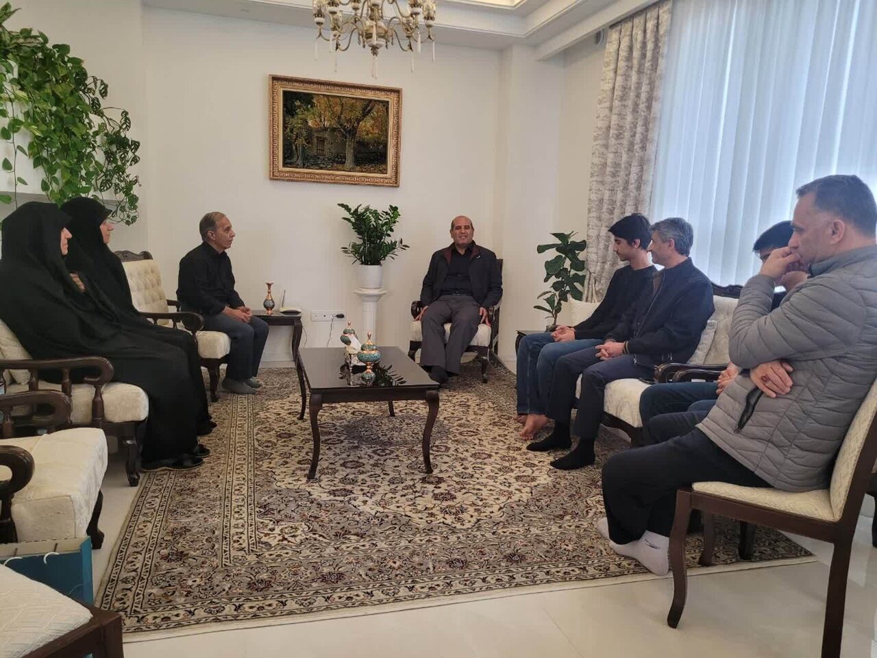 دیدار مدیرکل بنیاد شهید و امور ایثارگران تهران بزرگ با خانواده شهیدان خادمزاده و نیکنژاد