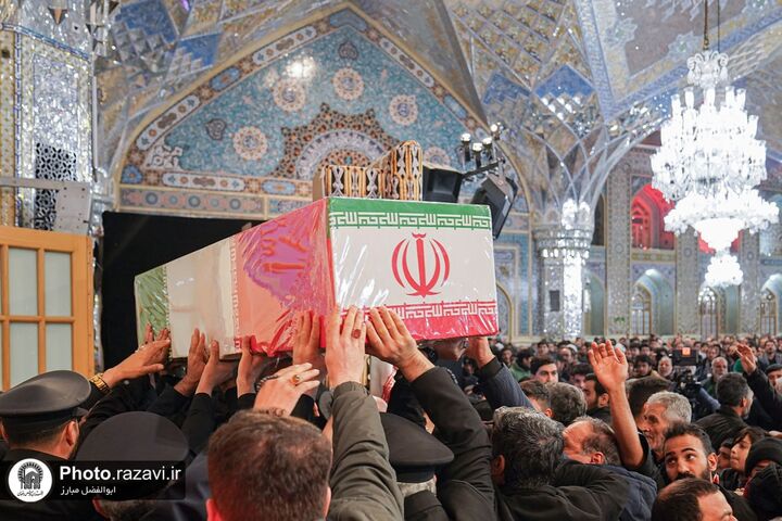 وداع با پیکر مطهر سرلشکر ‌محمد شیرازی‌ در حرم مطهر امام رضا (ع)