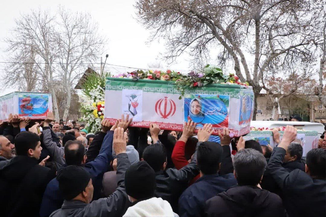 وداع باشکوه مردم با 7 شهید حمله صهیونی-آمریکایی به روستای خیزاب خمین