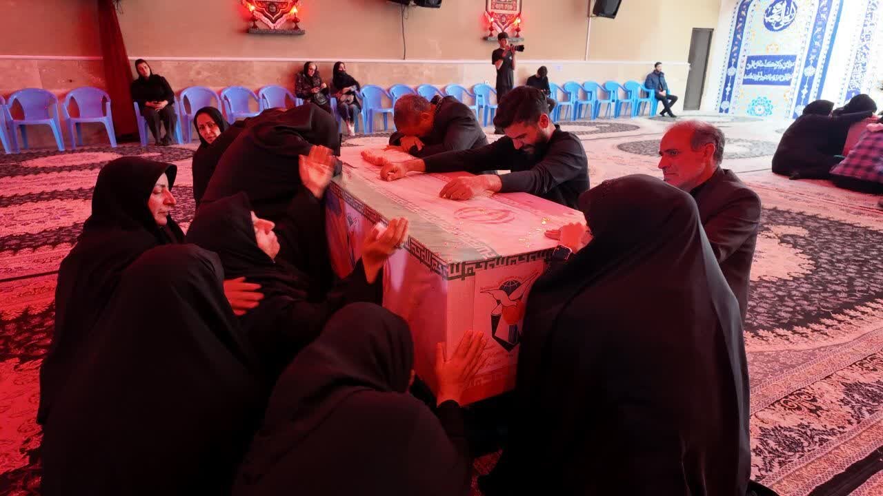 آخرین دیدار خانواده ها با پیکر پاک شهیدان والامقام شهیده مهسا طاهری، آموزگار شهیده زهرا مشهدی، شهیــد بابک رمضــــــــی