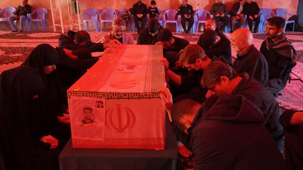 آخرین دیدار خانواده ها با پیکر پاک شهیدان والامقام شهیده مهسا طاهری، آموزگار شهیده زهرا مشهدی، شهیــد بابک رمضــــــــی