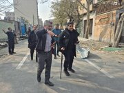 تلاش خادمان شهر برای بازگشت ثبات و آرامش پس از حملات هوایی