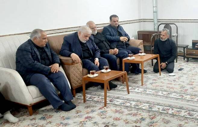 دیدار مدیرکل بنیاد شهرستان های استان تهران با یک خانواده ۸شهیده در ورامین
