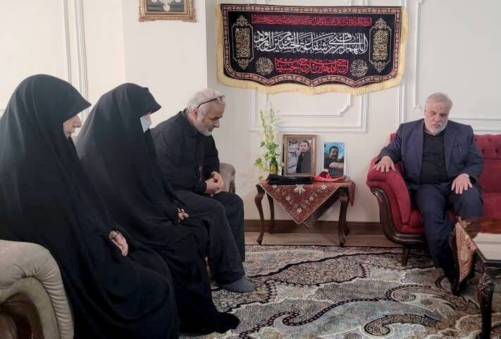 دیدار مدیرکل بنیاد شهید و امور ایثارگران شهرستان های استان تهران با ۶ خانواده شهید جنگ رمضان در شهرری