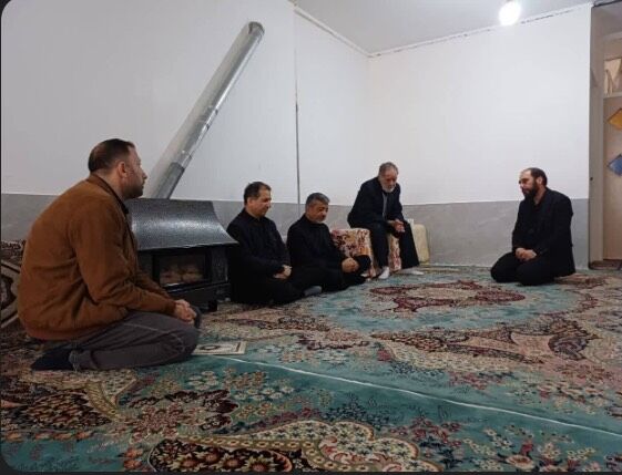 دیدار مدیرکل مددکاری و مشاوره بنیاد شهید و امور ایثارگران با خانواده شهید اسکندری  

‌