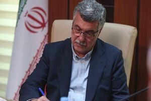 بازدید وزیر بهداشت از یکی از داروخانه های بزرگ تهران