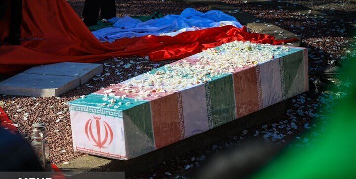 سیل ناتمام جمعیت در تشییع سخنگوی شهید سپاه