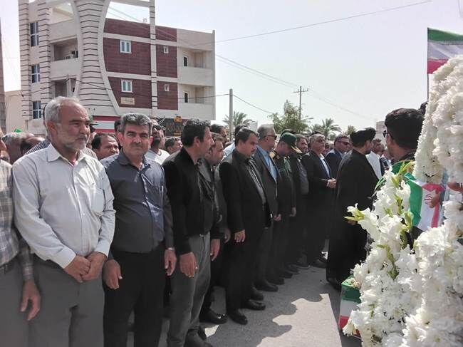 حضور مدیرکل بنیاد شهید بوشهر در مراسم تشییع کاپیتان شهید محمدعلی گیوی در گناوه