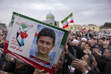 تشییع پیکر ۸ شهید تجاوز آمریکایی صهیونی - قزوین