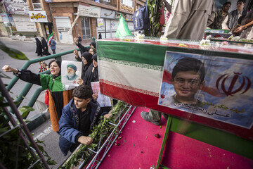 تشییع پیکر ۸ شهید تجاوز آمریکایی صهیونی - قزوین