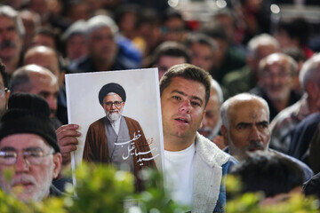 وداع مردم مشهد با شهید سید اسماعیل خطیب