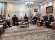دیدار معاون فرهنگی و آموزشی بنیاد شهید با خانواده‌های شهدای جنگ رمضان