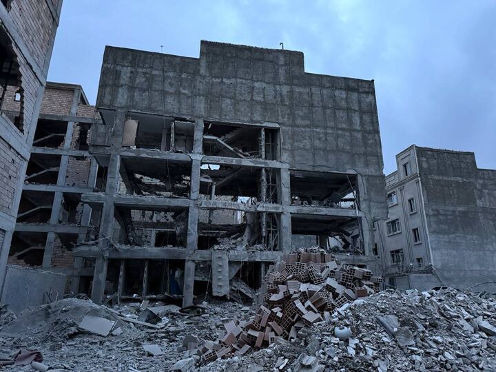 ۱۸ مصدوم در حمله رژیم صهیونیستی و آمریکا به محدوده‌های مسکونی در البرز