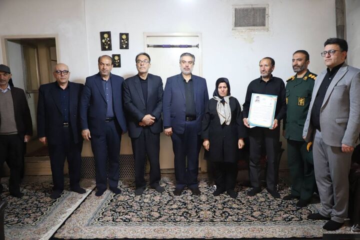 دیدار مسئولان استان مرکزی با خانواده شهدای جنگ رمضان