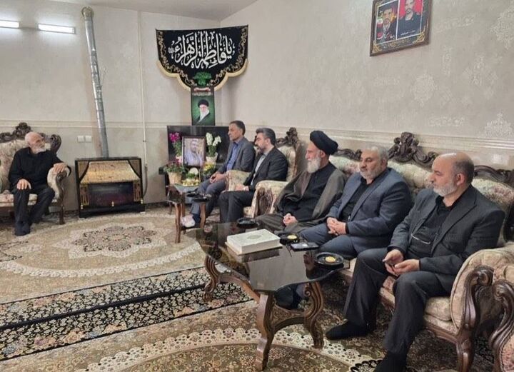 دیدار مسئولان بنیاد شهید با خانواده سردار شهید حسن فروغی