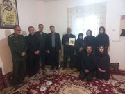 دیدار مدیر کل اشتغال و کارآفرینی بنیاد شهید با خانواده شهدای جنگ رمضان در استان همدان