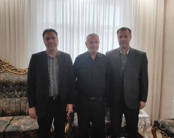 دیدار مدیرکل اشتغال و کارآفرینی بنیاد شهید با خانواده شهدا و جانبازان در استان همدان