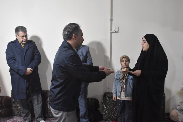 مدیرکل بنیاد شهید لرستان با خانواده شهید «ناصر شوکتی میر» دیدار کرد