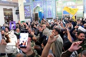 عکس/ اعلام همبستگی اهالی بصره در مسجد خرمشهر
