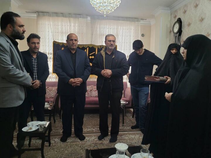 دیدار معاون فرهنگی بنیاد شهید با خانواده شهدای «جنایات آمریکا و اسرائیل» در تهران