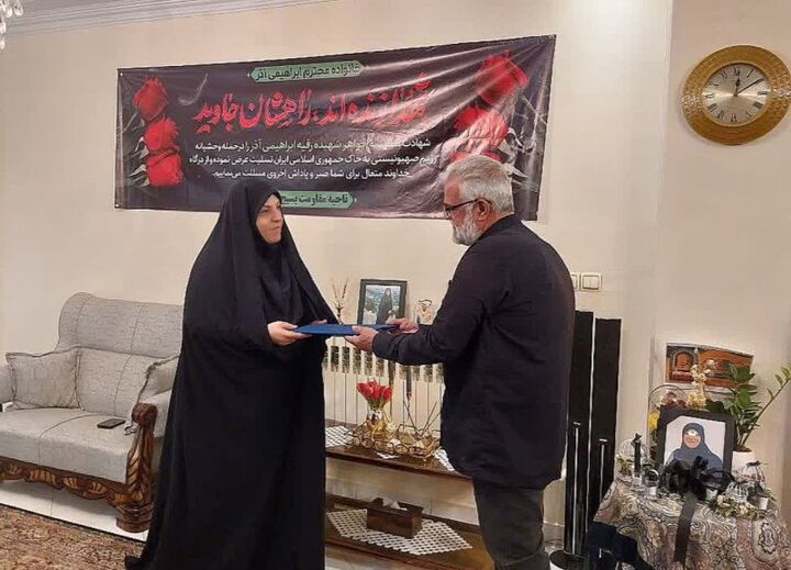 دیدار معاون تعاون و امور اجتماعی بنیاد شهید و امور ایثارگران با خانواده شهیدان معظم ابرهیمی آذر و گل‌روئی