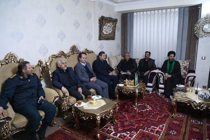 تکریم خانواده شهدای فراجا در شبستر