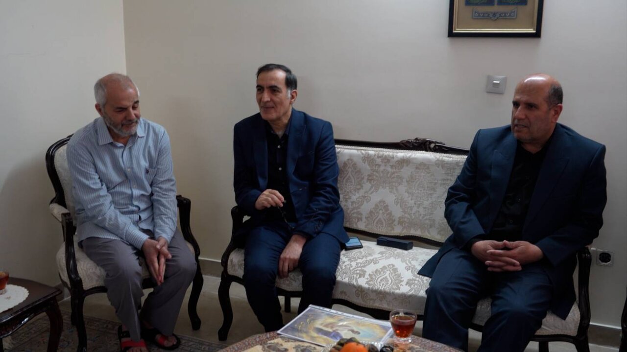 دیدار رئیس بنیاد شهید با خانواده‌های شهدای جنگ رمضان