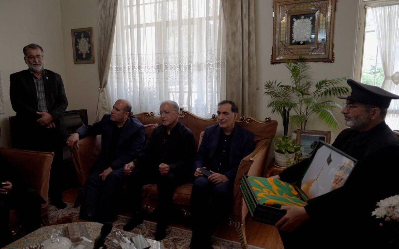 دیدار رئیس بنیاد شهید با خانواده‌های شهدای جنگ رمضان