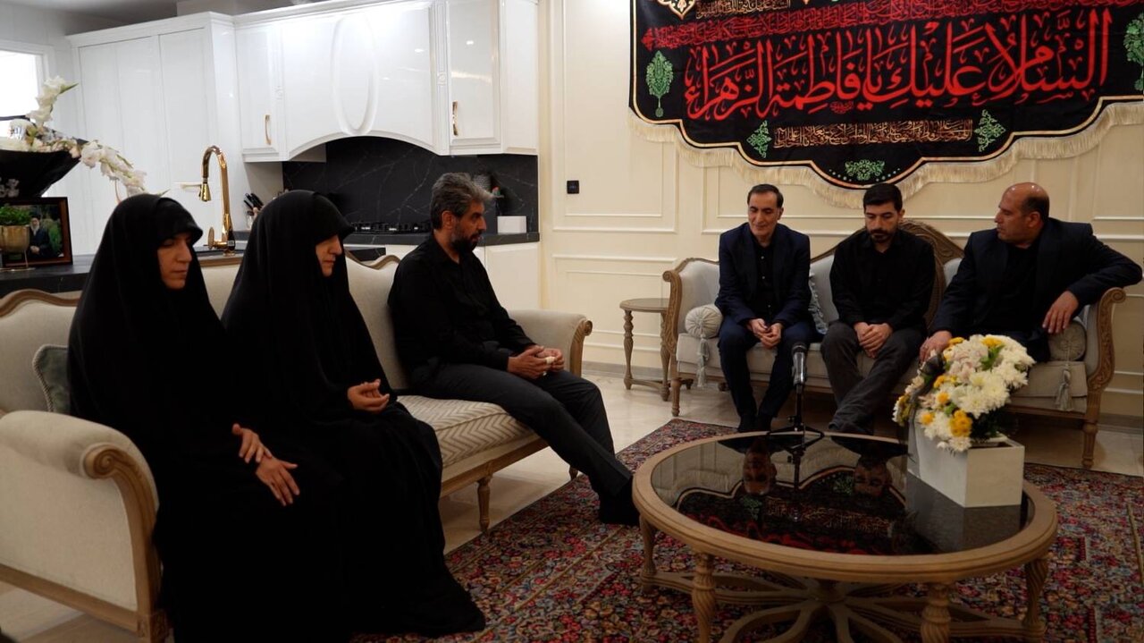 دیدار رئیس بنیاد شهید با خانواده‌های شهدای جنگ رمضان