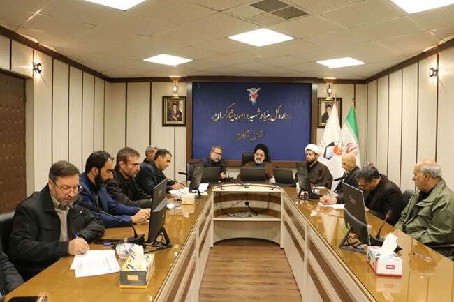 تقویت خدمات به خانواده شهدا و حضور مردم در صحنه یک ضرورت است