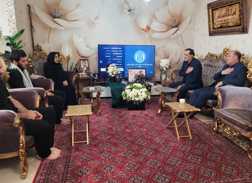 دیدار رییس بنیاد شهید و امور ایثارگران با خانواده‌های شهیدان رحیمی،وفایی و قربان‌نژاد